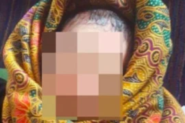 Bé gái 12 tuổi sinh con với bạn trai 15 tuổi gây chấn động