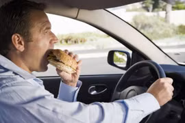 6 kiểu ăn sáng của dân văn phòng có hại cho sức khỏe