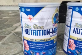 Công an vào cuộc vụ nhóm người bán sữa không rõ nguồn gốc