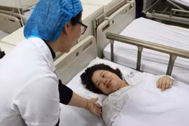 Sản phụ 37 tuổi bị vỡ tử cung khi mang song thai 33 tuần