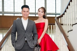 Quỳnh Nga ghen ra mặt khi thấy gái lạ "thả thính" Việt Anh