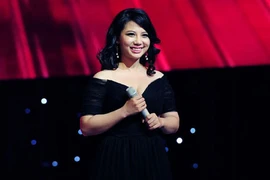 Cô gái vừa ăn vừa hát gây sốt The Voice 2015