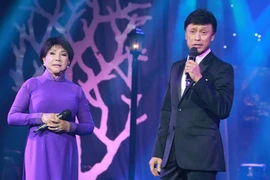 Tuấn Ngọc phiêu cùng Lệ Thu trong đêm nhạc Ngô Thụy Miên