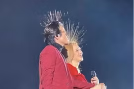 Cười ra nước mắt với sự cố của Mỹ Tâm trong liveshow 