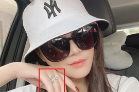 Thu Quỳnh khoe nhẫn ngón áp út, đã được bạn trai cầu hôn?