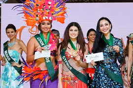 Giọng hát ngọt giúp Hà Thu giành Huy chương đồng tại Miss Earth 2017