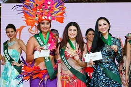 Giọng hát ngọt giúp Hà Thu giành Huy chương đồng tại Miss Earth 2017