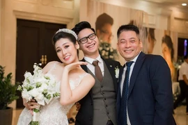 Khoảnh khắc bá đạo của cô dâu Tú Anh trong đám cưới