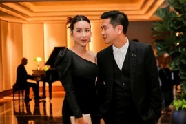 Lưu Hương Giang - Hồ Hoài Anh tay trong tay đến dự đám cưới Giang Hồng Ngọc