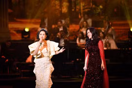 Danh ca Ý Lan hết lời khen Ngọc Châm trên sân khấu