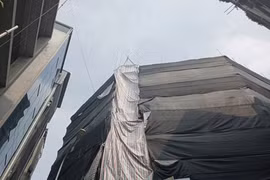 Soi công trình “khủng” vi phạm trật tự xây dựng ở Hà Nội