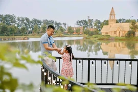 NSND Tự Long giật mình nhận ra đã già khi nhìn con gái lớn