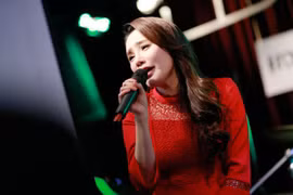 Hồ Quỳnh Hương trải lòng về quá khứ nghèo khó