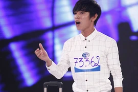 Vietnam Idol: “Chàng trai kẹo kéo” bật khóc khi nhận vé vớt 