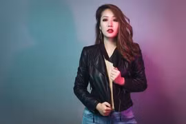 Hoa hậu Ngô Phương Lan bị chèn giây thần kinh nằm liệt giường