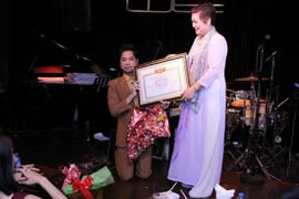 Ngọc Sơn tư cách gì mà được phong Giáo sư âm nhạc?