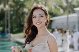 Jennifer Phạm trẻ xinh phát hờn ở tuổi U40