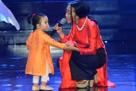 Đoan Trang mang con gái lên sân khấu “Thay lời muốn nói"