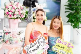 Pha Lê như mập lên 10kg với chiếc áo phản chủ mừng tân gia