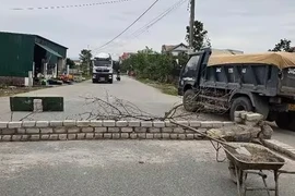 Hải Dương: Dỡ bỏ tường gạch dân xây chắn lòng đường ở Chí Linh