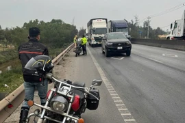 Tạm giữ dàn mô tô phân khối lớn vi phạm giao thông ở Quảng Bình