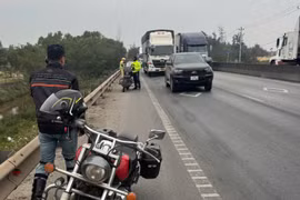 Tạm giữ dàn mô tô phân khối lớn vi phạm giao thông ở Quảng Bình