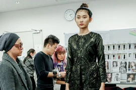 Kim Nhung trình diễn BST của Công Trí tại Tokyo Fashion Week