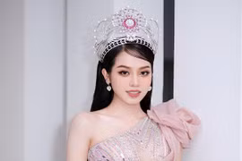 Hoa hậu Thanh Thủy thừa nhận “dao kéo” vòng 1, sửa mũi