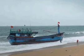 Phú Yên: Cứu 11 ngư dân gặp nạn trên biển 