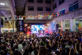 Các trường chi tiền tỷ mời ca sĩ để thu hút tuyển sinh