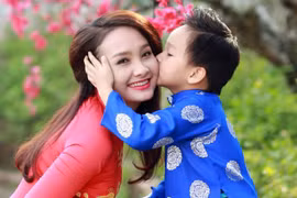 Bảo Thanh ôm con khóc hết nước mắt về nhà ngoại Tết đầu làm dâu