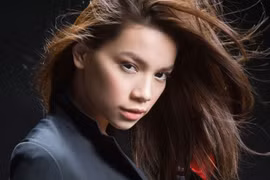 Hồ Ngọc Hà bức xúc vì lệnh phạt Ngân Khánh lộ hàng