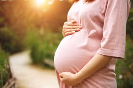 Phụ nữ suy buồng trứng làm thế nào để nhanh có thai?