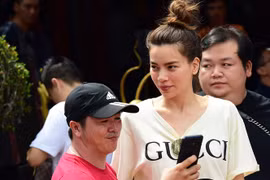 Hồ Ngọc Hà và dàn sao dâng hương ở nhà thờ Tổ của Hoài Linh