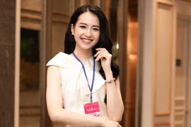 Thí sinh Hoa hậu Việt Nam nhịn ăn giữ eo ở vòng sơ khảo