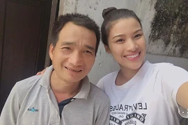 Sau loạt lùm xùm, Nguyễn Thị Thành về quê thăm bố mẹ