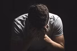 Sang tên nhà cho con trai, anh tôi bị vợ đẩy ra túp lều