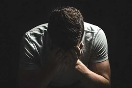 Sang tên nhà cho con trai, anh tôi bị vợ đẩy ra túp lều