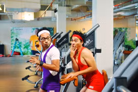 Cười vỡ bụng với hình ảnh “trai cong” của Khương Ngọc