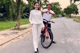 Quyền Linh khoe ảnh hạnh phúc bên vợ đại gia sau 13 năm cưới