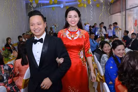 Trà My tươi như hoa bên chú rể trong lễ ăn hỏi