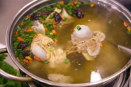 Nước ninh xương lỡ đục ngầu xử lý thế nào để trong vắt