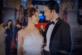 Huyền Lizzie - Đình Tú tình tứ sánh đôi tại Lễ trao giải Cánh diều