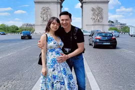 Vợ Mạnh Trường mang cả vali váy bầu vi vu trời Tây