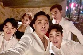 Hari Won tiết lộ nụ hôn đầu 3 tiếng, Trấn Thành phản ứng gì?