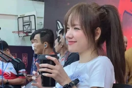 Phương Ly bị chỉ trích vì ăn mặc "trái thuần phong mỹ tục"