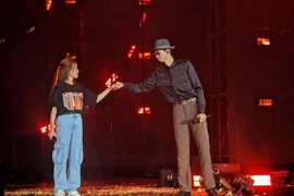 Hoàng Thùy Linh ẩn ý công khai yêu Đen Vâu?