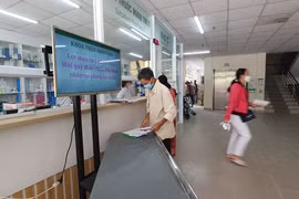 Một nhân viên bệnh viện dùng ké BHYT suốt 2 năm