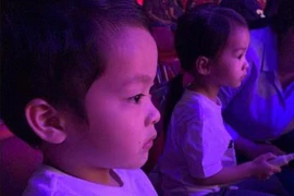 Tăng Thanh Hà đăng ảnh cận mặt con trai, đáng yêu phát hờn 