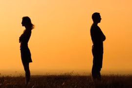 Tôi mệt mỏi vì bạn trai cũ mãi níu kéo sau chia tay